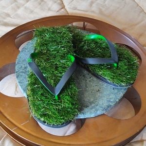 GFF Faux Grass Novelty Flip-Flops 10.5